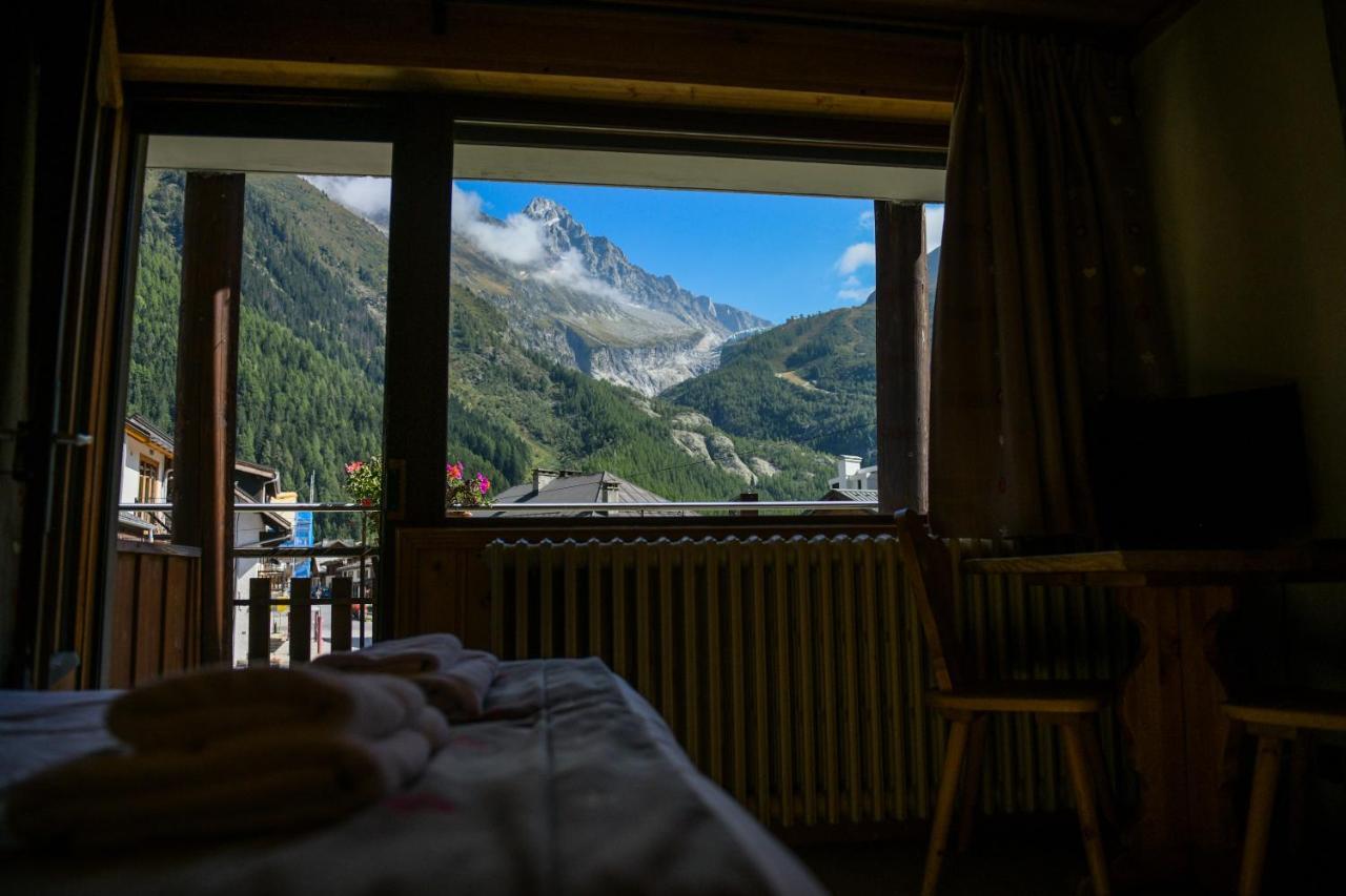Le Dahu Hotel Chamonix Bagian luar foto